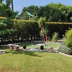 De Lux With Pool
