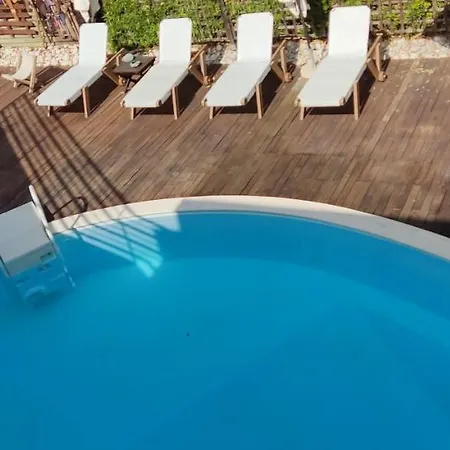 فيلة De Lux With Pool *