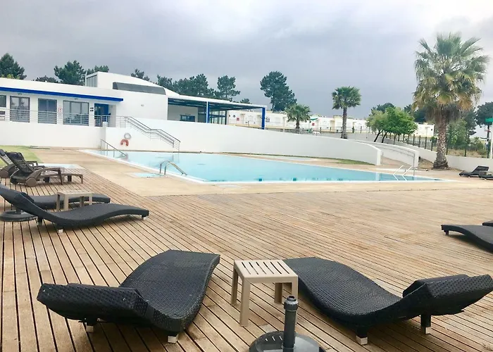 De Lux With Pool *